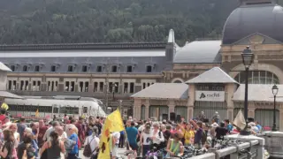 Cerca de 300 personas reivindican en Canfranc la reapertura de la línea internacional