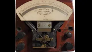 Los voltímetros miden el voltaje de un circuito eléctrico