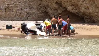 La Guardia Civil aborta la salida de una embarcación con inmigrantes desde Melilla.