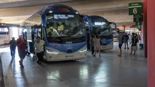 Llegada de un autobus procedente de Madrid (32194832)