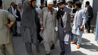 ATTENTION EDITORS - SENSITIVE MATERIAL. THIS IMAGE MAY OFFEND OR DISTURB Men lead an injured man to a hospital after a blast in Kabul, Afghanistan, August 7, 2019.REUTERS/Mohammad Ismail [[[REUTERS VOCENTO]]] AFGHANISTAN-BLAST/