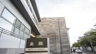 Imagen de archivo de la fachada del Instituto de Medicina Legal de Aragón, en Zaragoza.