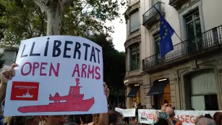 Manifestación para la apertura de puertos españoles al Open Arms en Barcelona.