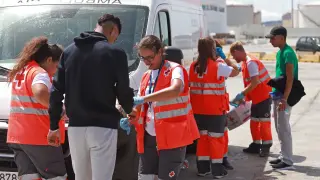 Varios de los 34 inmigrantes de origen marroquí rescatados el pasado viernes por Salvamento Marítimo en aguas del Estrecho.