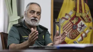 El general jefe de la Guardia Civil en Aragón, Carlos Crespo, ayer durante la entrevista.