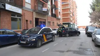 Un coche patrulla de la Policía Nacional por las calles de Teruel.