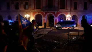 Disturbios frente al Parlament de Cataluña durante la Diada.