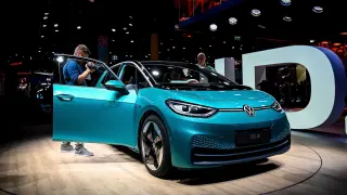 Frankfurt Main (Germany), 10/09/2019.- The new VW Volkswagen electric car ID.3 on display at the first press preview day of the International Motor Show IAA in Frankfurt, Germany, 10 September 2019. The 2019 International Motor Show Germany IAA 2019, which this year promotes itself under the motto 'Driving tomorrow', takes place in Frankfurt am Main from 12 to 22 September 2019. The IAA 2019 will also feature numerous world premieres, and has a special focus on electric mobility and digitization. (Alemania) EFE/EPA/SASCHA STEINBACH IAA 2019 - International Motor Show