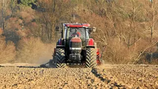 En Aragón hay al menos 300 tractores activos de más de 40 años y el MAPA prevé prohibir su venta.