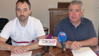 El presidente de la asamblea local de Cruz Roja, Tomás Sancho, y el concejal de Festejos de Monzón, Javier Vilarrubí.