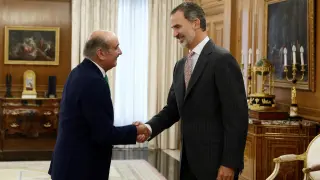 Felipe VI abre con el representante del PRC, José María Mazón, una nueva ronda de consultas.