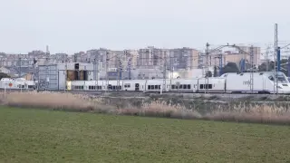 Un modelo del tren Alvia como el que se utiliza en el convoy AVCity que sale hoy de Zaragoza a primera hora a Madrid y Barcelona, y es el último que llega a la capital aragonesa.