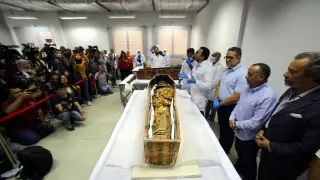 Cairo (Egypt), 21/09/2019.- Egyptian archaeologists prepare to remove two sarcophagi of the ancient Egyptian mummies of Sennedjem and his wife at the National Museum of Egyptian Civilization (NMEC) in Cairo, Egypt, 21 September 2019. It is said that Sennedjem was an overseer of workers at the Deir Al-Medina necropolis in Luxor some 3,400 years ago. The coffins of Sennedjem and his wife were previously exhibited at the Egyptian Museum in Tahrir among a funerary collection found inside his tomb discovered in 1886. Both coffins are painted anthropoid coffins. (Egipto) EFE/EPA/KHALED ELFIQI Egyptian mummy of Sennedjem at National Museum of Egyptian Civilization