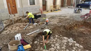 Aparece una calzada romana del siglo I en las obras de unas calles de Jaca.