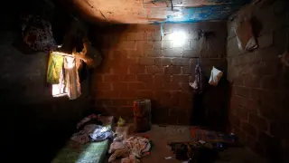 El interior de un edificio donde cientos de personas permanecían en cautiverio en Nigeria.
