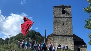 La campana de la iglesia de Jánovas ha vuelto al pueblo por la fiesta de San Miguel.