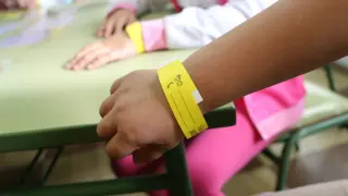 Se reparten 50.000 pulseras identificativas para los niños por las fiestas del Pilar.