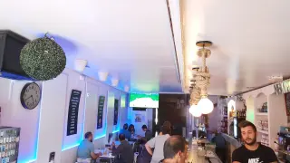 El bar Bahía de Ariño ha repartido una docena de décimos del primer premio de la Lotería.