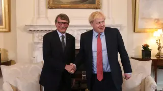 El presidente del Parlamento europeo, David Sassoli, y el primer ministro británico, Boris Johnson, este martes en Londres.