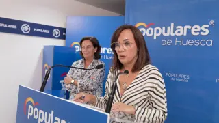 La portavoz del PP, Gemma Allué, y la concejal popular Teresa Moreno.
