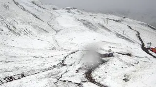 Imágenes de las primeras nieves del otoño en el Pirineo.