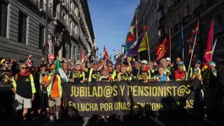 Protesta de los jubilados por unas pensiones dignas este martes en Madrid.
