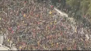 Las 'Marchas por la Libertad' han llegado este viernes a Barcelona. Miles de personas ocupan ya las vías de acceso a la ciudad condal donde esta tarde está convocada una manifestación como colofón a la jornada de huelga general.