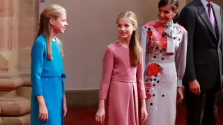 La reina Letizia, con un vestido de la nueva andadura que este año ha iniciado Pertegaz, creada por el modisto de Olba