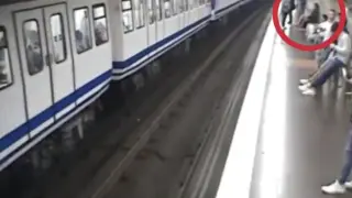 El espeluznante vídeo con el que Metro de Madrid alerta sobre el uso del móvil