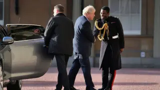 Boris Johnson a su llegada a la audiencia con la Reina Isabel II.