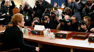 Marie Yovanovitch, former U.S. ambassador to Ukraine, takes her seat to testify before a House Intelligence Committee hearing as part of the impeachment inquiry into U.S. President Donald Trump on Capitol Hill in Washington, U.S., November 15, 2019. REUTERS/Jim Bourg [[[REUTERS VOCENTO]]] USA-TRUMP/IMPEACHMENT