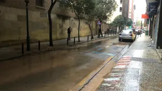 El agua podía verse en la calle tras el reventón
