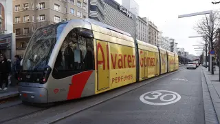 El tranvía de Zaragoza se viste de publicidad