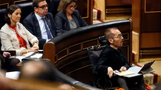 El diputado de Unidas Podemos Pablo Echenique seguirá este martes la sesión de constitución del Congreso en la zona baja del hemiciclo, junto a las mesas de las taquígrafas, para agilizar las votaciones para que no sea necesario desplazar la urna.