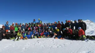 Esquiadores participantes en la apertura de la temporada en Cerler