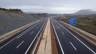Imagen del nuevo tramo de la autovía A-21 entre Santa Cilia y Puente La Reina.