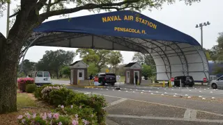La base aeronaval de Pensacola cuenta con un personal militar de más de 16.000 personas.