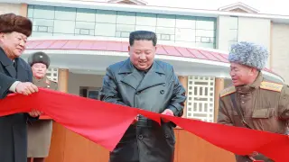 Yangdok County (Korea, Democratic People''s Republic Of), 08/12/2019.- A photo released by the official North Korean Central News Agency (KCNA) on 08 December 2019 shows Kim Jong Un (C), chairman of the Workers' Party of Korea and Supreme Leader of North Korea, cutting a ribbon during a ceremony for the completion of the Yangdok County Hot Spring Cultural Recreation Center in Yangdok County, North Korea. EFE/EPA/KCNA EDITORIAL USE ONLY Supreme Leader of North Korea Kim Jong Un opens Yangdok County Hot Spring Cultural Recreation Center
