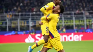 Ansu Fati celebra con Jean-Clair Todibo su histórico gol en la LIga de Campeones