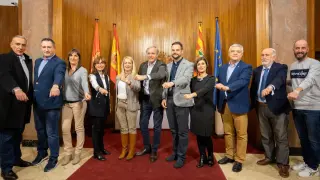 Presentación en el Ayuntamiento de Zaragoza del primer partido solidario ‘Basket contra el Cáncer’