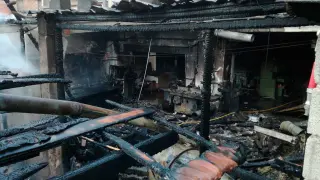 Imagen del exterior de la carpintería incendiada en Beceite