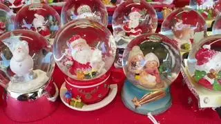 Heraldo TV ha visitado la Feria de Navidad en la plaza del Pilar de Zaragoza para elegir algunos regalos muy navideños con los que quedar bien en estas fechas