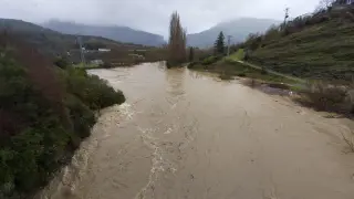 El río Esca a su paso por Salvatierra de Esca