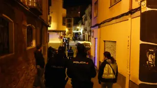 Las patrullas policiales por las zonas de ocio de Teruel se refuerzan estos días.