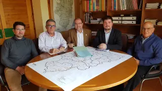 Reunión del director general de Carreteras, Bizén Fuster, con representantes de Torrevelilla, La Cañada de Verich y Belmonte de San José