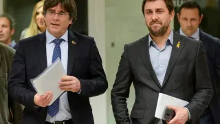 Former Catalan leader Carles Puigdemont and regional minister Antoni Comin arrive for a news conference in Brussels, Belgium December 19, 2019. REUTERS/Johanna Geron [[[REUTERS VOCENTO]]] SPAIN-POLITICS/CATALONIA-PUIGDEMONT