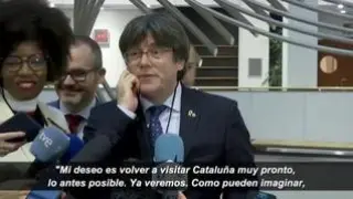El expresident recoge su acta provisional de eurodiputado junto a Toni Comín