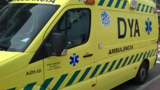 Foto de archivo de una ambulancia de Emergencias en Gerona