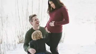 America Ferrera ha anunciado su embarazo en Instagram, donde aparece con su marido y su hijo.