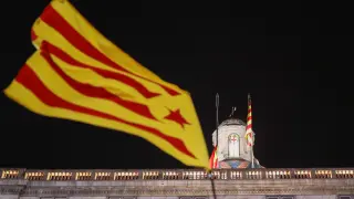 Momento en el que arriaban la bandera española